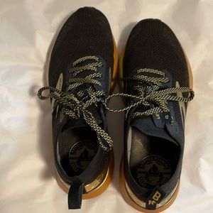 Brooks women’s road running shoes Levitate 4. Size 7. Worn once-black and gold.